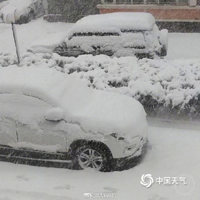 暴雨大暴雪罕见同框，气象奇观挑战应对之道