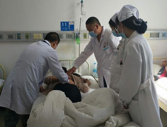 突发急症住院实录，生命挣扎与医疗救助的紧张时刻